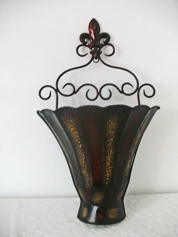 One Vintage  Wall Sconce for dried grasses, flowers / pinecones, flowers, grass Cover
