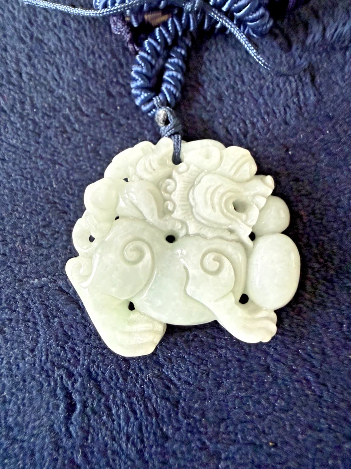 Beautifully carved jadeite pendant that appears to depict Pixiu(Pi Yao) - Image 1 of 4
