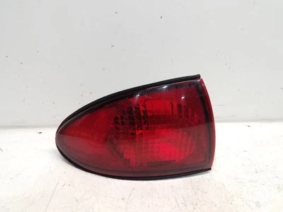 Luz trasera izquierda para conductores Chevrolet Cavalier 2000-02 - cuarto de montaje Foto 1 de 4