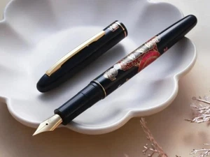 Wanchar × kuretake Maki-e Füllfederhalter Maiko Lehrling Geisha schwarz M Feder NEU - Bild 1 von 6