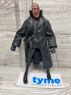 Boneco de ação Mezco Hellboy Series 1.5 Officer Kroenen 7" 2004 desmascarado uso raro - Imagem 1 de 3