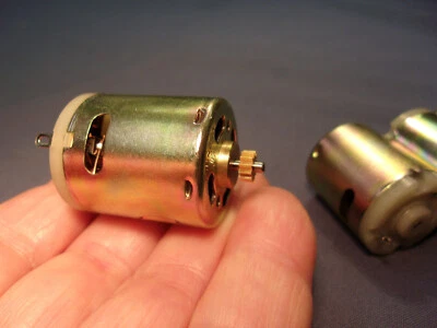 DC Motor 6-13 V, mit oder ohne Ritzel wählbar, guter Langsamläufer, Daten s.u. - Bild 1 von 4
