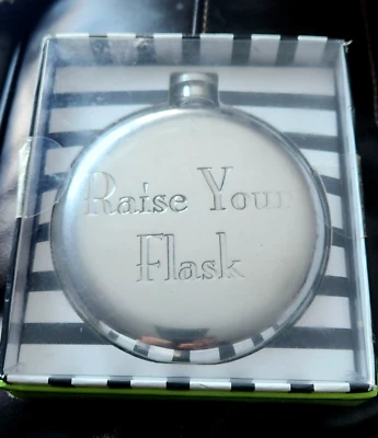 "Raise Your Flask" Wild Eye Designs frasco de bolsillo de acero inoxidable 10 oz Foto 1 de 3