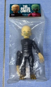 The Outer Limits IKAR Sofubi Figur X-Plus Medicom - Bild 1 von 8