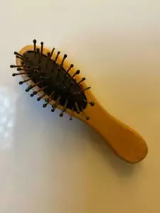 Vintage Holzborsten Haarbürste "groß" Kühlschrankmagnet - Bild 1 von 2