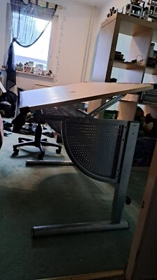 Schreibtisch - Bild 1 von 3