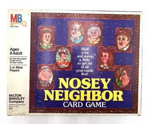 NOSEY NEAR CARD GAME Milton Bradley completo ottime condizioni con scatola vintage 1981 - Foto 1 di 13