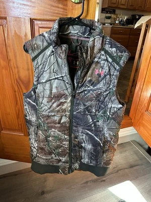 Under Armour AP Mujeres GRANDE Primaloft Camuflaje Cremallera Completa Chaleco Equipo Frío Camuflaje Foto 1 de 4