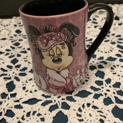 Auténtica taza Minnie original de los parques de Disney Mornings Aren’t Pretty Hearts Foto 1 de 4