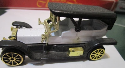 Matchbox Sized Car:   Made in China S1/58  S8033  White and Black - Image 1 of 4