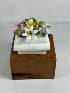 Royal Doulton Bone China - Minature Floral Posy on Book - Gift/B'day/Easter - Picture 1 of 8
