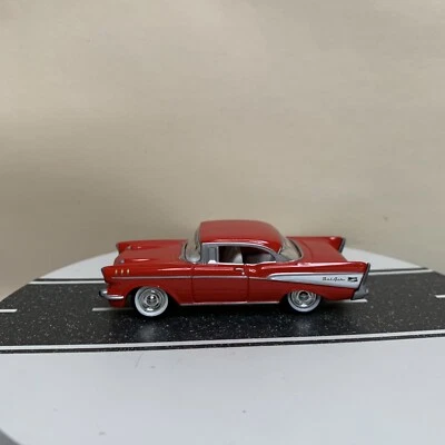 Chevy Bel Air 1957 Johnny Lightning techo rígido rojo/blanco paredes e interior 1:64 casi nuevo Foto 1 de 4