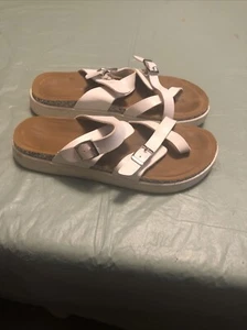 Steve Madden Girls White Slip On Sandals Size 4 - Picture 1 of 6