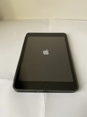 Apple iPad Mini 1st Generation 16GB, Wi-Fi Sim Plus Apple Smart Case bundle - Image 1 of 4