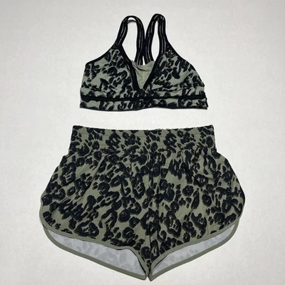 Conjunto de sujetador deportivo + pantalones cortos Victorias Secret para mujer verde estampado de leopardo ropa deportiva M Foto 1 de 4