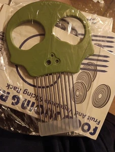 Totenkopf Grün Lebensmittel Obst Gemüse Schneiden Rack Zwiebel Kartoffeln Advacados Küche - Bild 1 von 3