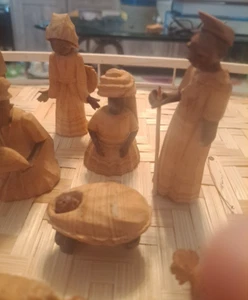 Vintage Folkart Krippe Afrikanischer Dorn Holzschnitzerei 12 Teile Weihnachten Feiertag Krippe - Bild 1 von 18