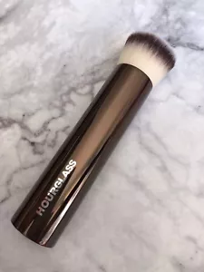 Hourglass Vanish Seamless Finish Foundation Brush - Picture 1 of 4