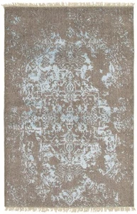 Traditional Hand-knotted Carpet 3'11" x 6'0" Wool/Silk Area Rug - Picture 1 of 9