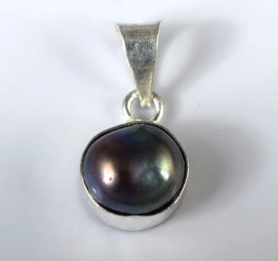 Colgante de piedras preciosas redondas de 6,25 quilates con perlas naturales del Mar del Sur negras de Tahití para hombre Foto 1 de 4