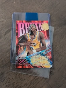 Tarjeta de novato 1996-97 Skybox Z Force - Kobe Bryant #142 (RC)  - Imagen 1 de 15