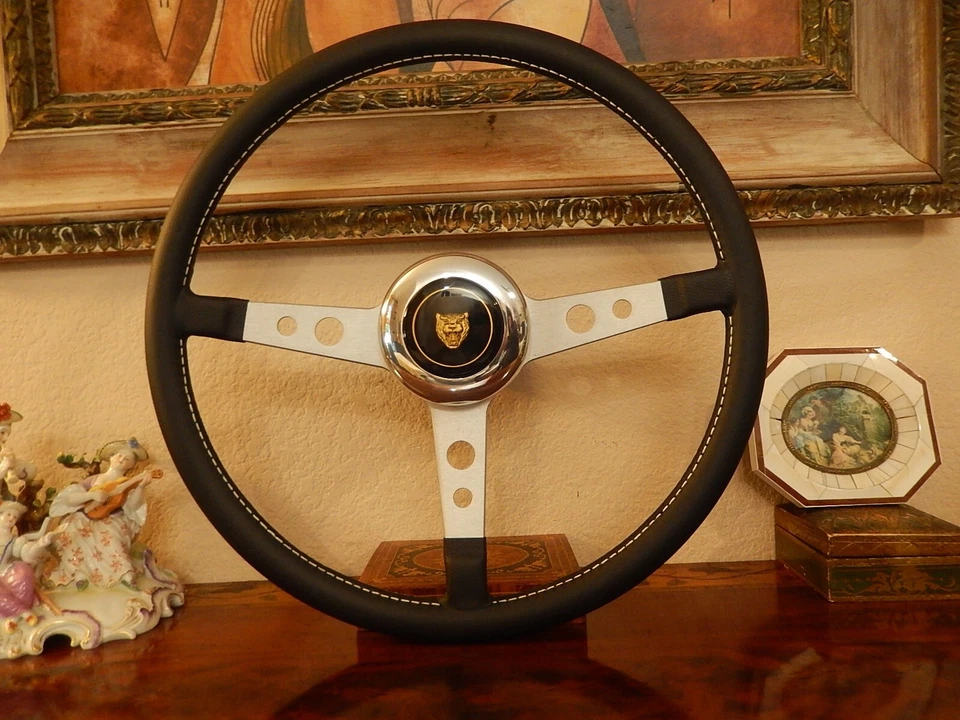 Se adapta a Jaguar XJS 1975-89 "Daytona" volante + buje + botón bocina nuevo nuevo en stock Foto 1 de 4