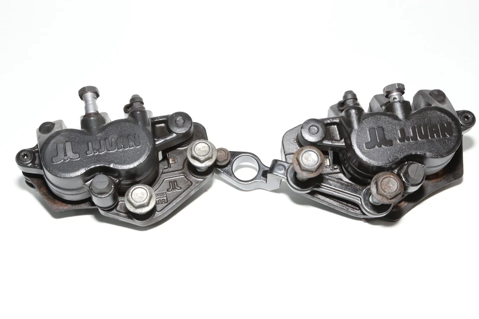 Juego de pinzas de freno delanteras 22-23 Cf-moto Cf650 Adventura par de pinzas OEM Foto 1 de 4