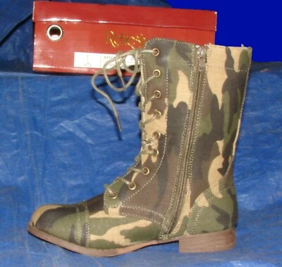 Refresh Women's Camo Boots Size 5.5 - Image 1 of 4