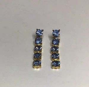 Pendientes colgantes de diamantes de imitación azules tono dorado 1 5/8 pulgadas - Imagen 1 de 9
