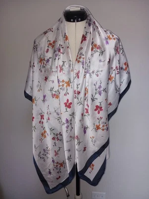 Banana Republic Scarf 44x44 wildflowers on a white background, blue border - Image 1 of 4