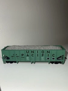 HO Scale Roundhouse 1561 Union Pacific Rib Sided Ballast Car 901501 - Picture 1 of 2