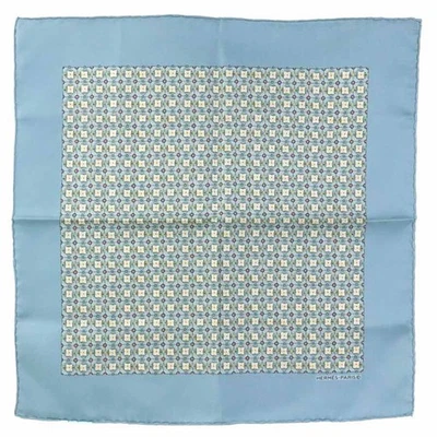 Bufanda de seda Hermès Petit Carre gris azul multicolor damas usada - Imagen 1 de 4