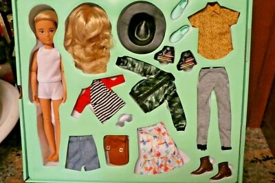 CREATABLE WORLD DELUXE KIT DC-414 GENDER CHOICE DOLL , WIGS, CLOTHING MINT - Image 1 of 4