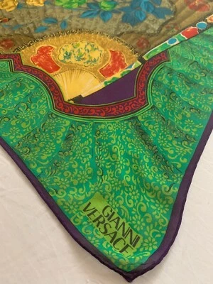 Gianni Versace,  foulard maxi di seta vintage. - Imagen 1 de 4