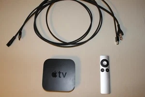 Apple TV (3rd Generation) 8GB Digital HD Media Streamer - Black - Picture 1 of 7