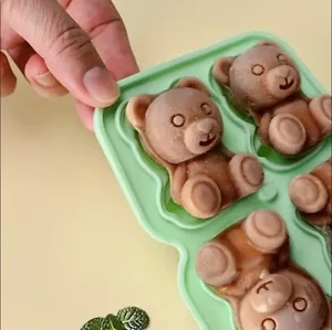 3D Bär Eiswürfel/Babynahrung Form mit Deckel.. Ergibt 4 große Bären-grün-NEU - Bild 1 von 9
