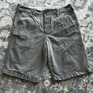 De Colección Hollister AF Pantalones Cortos Hombres 31 Gris Botón Mosca Algodón Pesado Chinos Ejército - Imagen 1 de 15