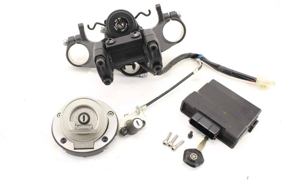 2024 YAMAHA XSR700 OEM IGNITION LOCK KEY SET GAS CAP SEAT LOCK UPPER TREE Foto 1 de 4