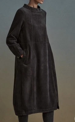 VESTIDO DE POESÍA CON PANELES Cáñamo Algodón Orgánico y Yak Cordón Negro Venta al por menor $219 D Foto 1 de 4