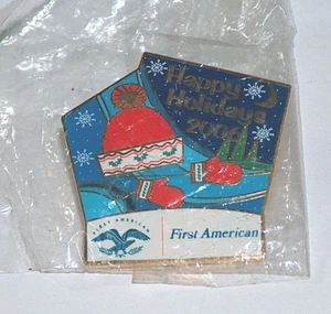 Happy Holidays First American Title Co. 2006 Navidad Navidad botón de pin NUEVO - Imagen 1 de 2
