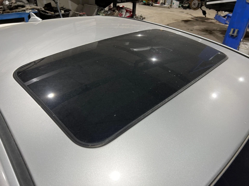 2011 - 2015 Hyundai Sonata Sunroof Glass (Glass Only) - Image 1 of 1
