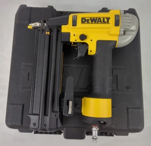 Dewalt DWFP12233 Precision Point Brad Nagler 18GA pneumatisch mit Hartschalenkoffer gebraucht - Bild 1 von 10