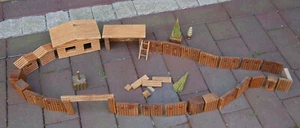 Swoppets WESTERN GEBÄUDE Holz Fort viele Teile Bäume 1960er für TIMPO/ELASTOLIN - Bild 1 von 4