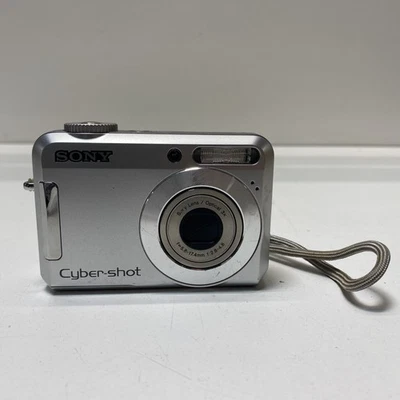 Sony Cyber-shot DSC-S650 7.2MP Compact Digital Camera - Image 1 of 4
