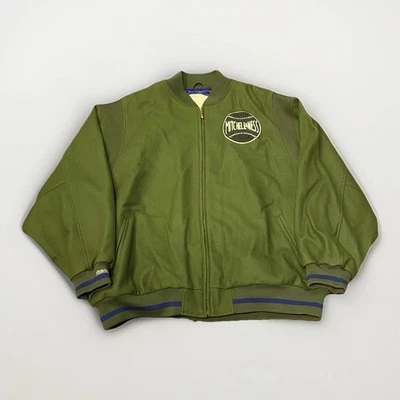 Chaqueta Universitaria Mitchell & Ness Talla 64 (2XL) Verde Lana Azul Borde Acolchado Satinado Foto 1 de 4