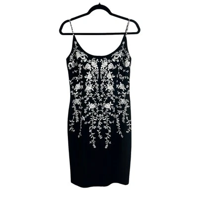 Vestido Maggy London Y2K blanco y negro floral bordado con cuentas correa para mujer 8 Foto 1 de 4