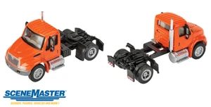SceneMaster HO 11133 International 4300 Sattelzugmaschine LKW orange - Bild 1 von 1