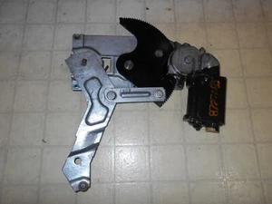 1969 1970 2 Door & Convertible GM Full Size LH Rear Quarter Pow Window Regulator - Picture 1 of 4