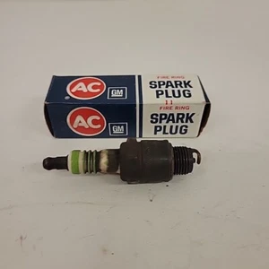 Vintage AC DELCO GM 45S Green, Fire Ring Spark Plugs #17 - Picture 1 of 5