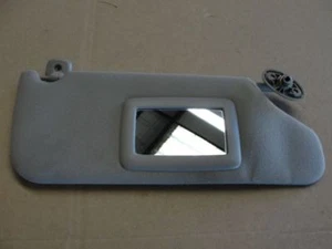 01 02 03 04 05 DODGE CHRYSLER SEBRING STRATUS RIGHT PASSENGER SUN VISOR SHADE - Foto 1 di 2